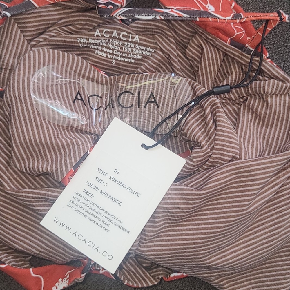 New acacia mid pacific kokomo one-piece S swimwear hibiscus red black floral NWT - Picture 9 of 11